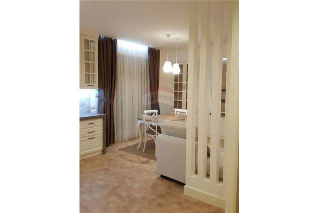Tirane, jepet me qera apartament 1+1+BLK Kati 4, 65 m² 370 Euro (Selvia)