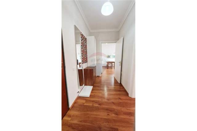 Tirane, jepet me qera apartament 1+1 65 m² 500 Euro (komuna e parisit)
