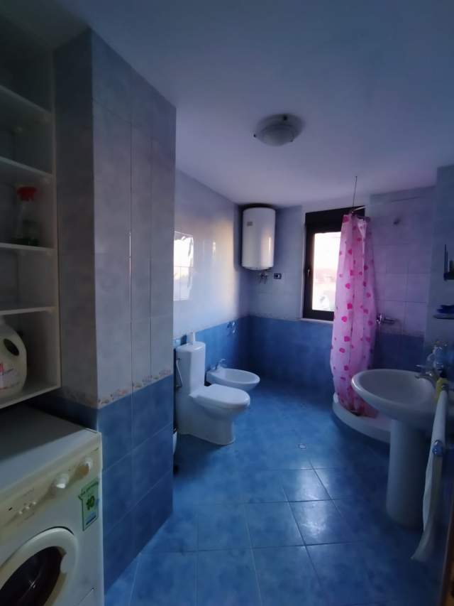 Tirane, jepet me qera apartament Kati 4, 95 m² 550 Euro (Mihal Duri)