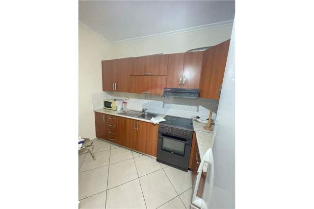 Tirane, shitet apartament 2+1 Kati 1, 155 m² 110.000 Euro (Yzberisht)