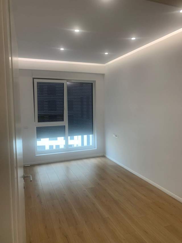 Tirane, jepet me qera apartament Kati 5, 92 m² 500 Euro (Rruga: Artan Lenja,Kompleksi Magnet.)