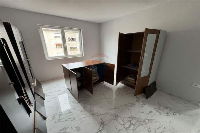 Tirane, jepet me qera apartament 3+1 Kati 4, 90 m² 400 Euro