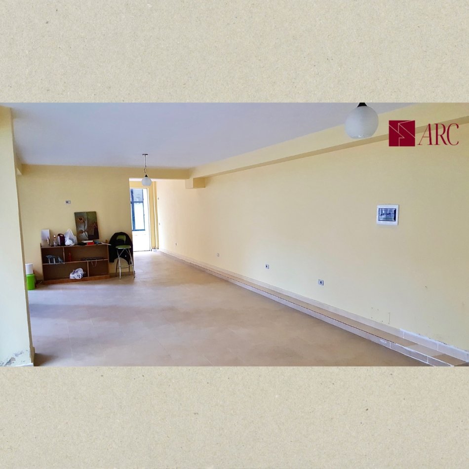 Tirane, shitet dyqan Kati 0, 86 m² 159.000 € (Kompleksi Eleonora)