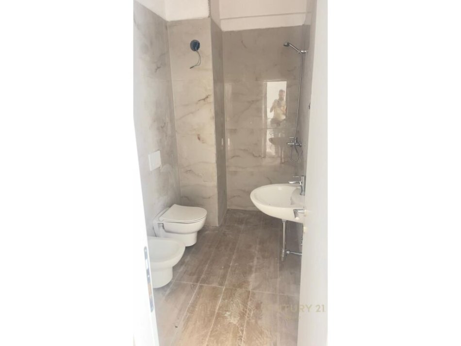 Tirane, shes apartament 1+1+Ballkon Kati 6, 54 m² 65.000 € (Univers City, Qendra Tregtare QTU)