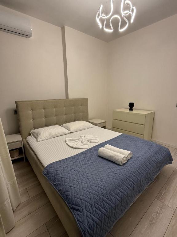 Tirane, jap me qera apartament 2+1 Kati 2, 65 m² 650 € (2+1 per qira te Stacioni i Trenit, afer Intermedica)