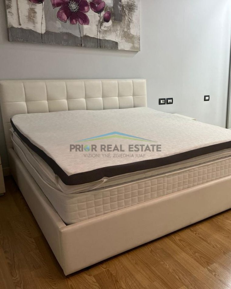 Tirane, jepet me qera apartament 2+1+Ballkon Kati 5, 100 m² 900 € (Liqeni i Tiranes)