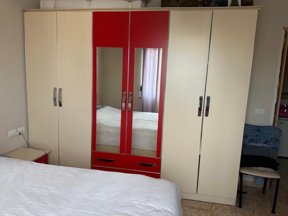 Tirane, jap me qera apartament 2+1+Ballkon Kati 2, 100 m² (Liqeni i Thate, Rruga Hamdi Sina)