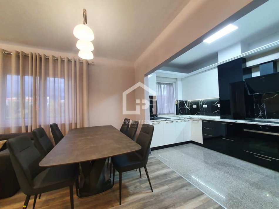 SHITET : APARTAMENT 3+1+ Post parkimi / Rezidenca TOUCH OF SUN/ ZONA TEGUT