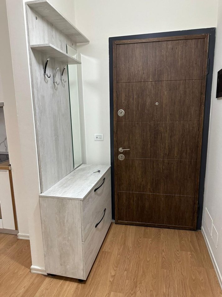 Tirane, jepet me qera apartament 1+1+Ballkon Kati 4, 70 m² 500 € (Materniteti i Ri)