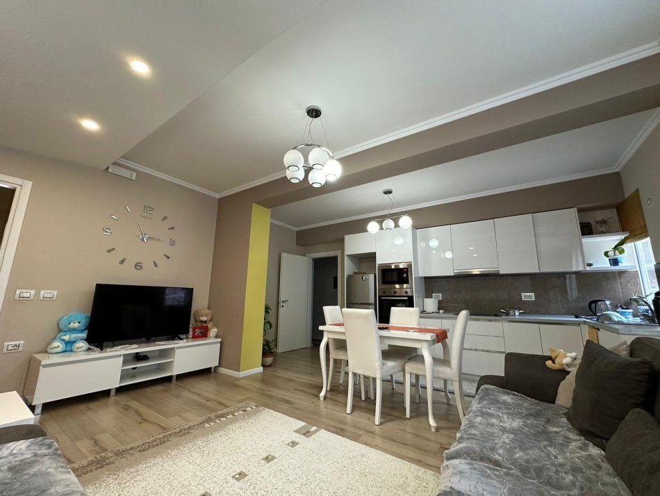 Tirane, shitet apartament 3+1+Aneks+Ballkon Kati 2, 130 m² 230.000 € (kopshti botanik)