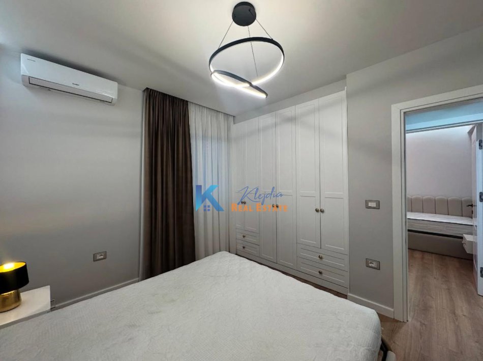 Tirane, jap me qera apartament 2+1+Ballkon Kati 5, 77 m² 900 € (Selvia, prane Supermarket Spar)