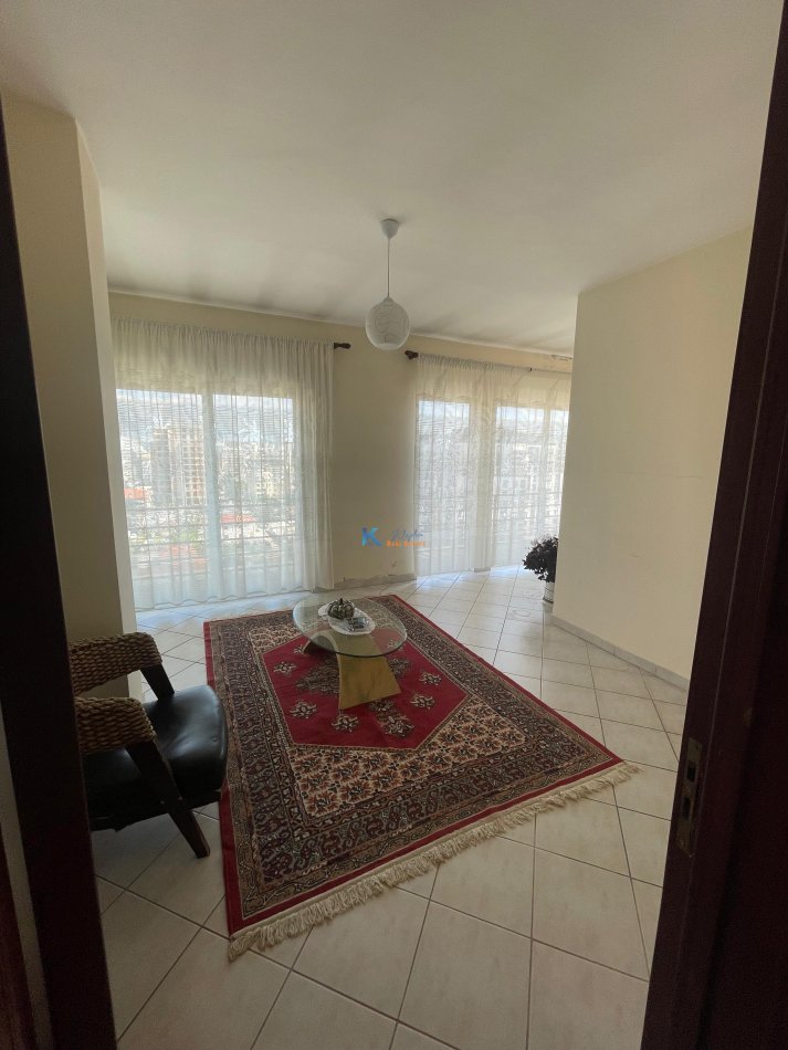 Tirane, jap me qera apartament 2+1+Ballkon Kati 8, 110 m² 800 € (Rruga Dritan Hoxha)