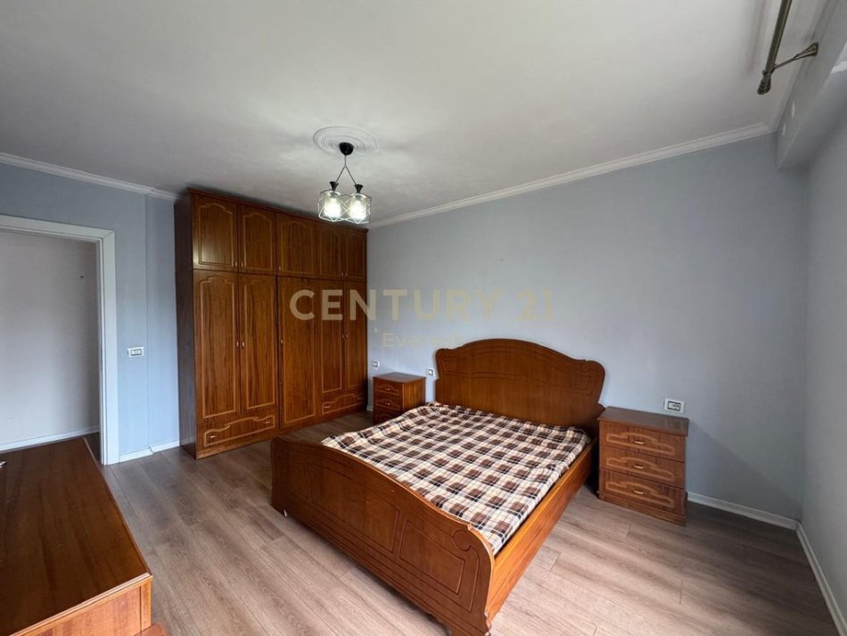 Tirane, shitet apartament 2+1 Kati 0, 93 m² 145.000 € (Shkolla e Kuqe)
