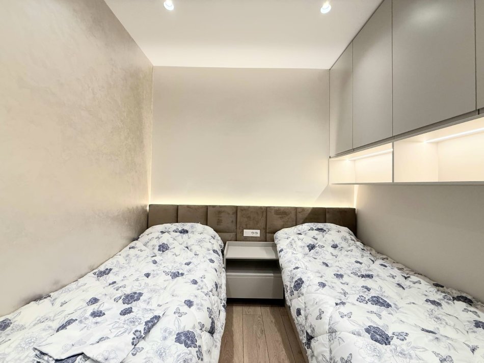Tirane, jepet me qera apartament 2+1 Kati 1, 90 m² 800 € (Liqeni i Thate)