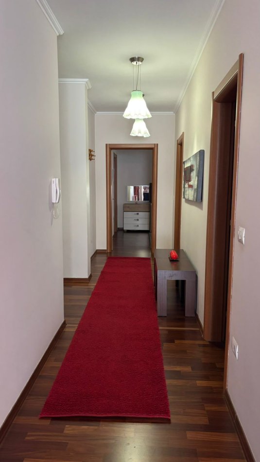 Tirane, jepet me qera apartament 2+1 Kati 3, 120 m² 1.200 € (Stadiumi Air Albania)