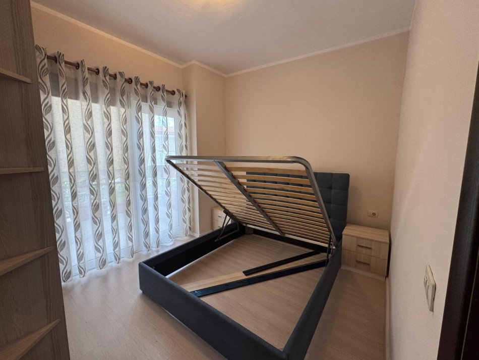 Tirane, jepet me qera apartament 1+1+Ballkon Kati 2, 78 m² 550 € (Rezidenca Kodra e Diellit)