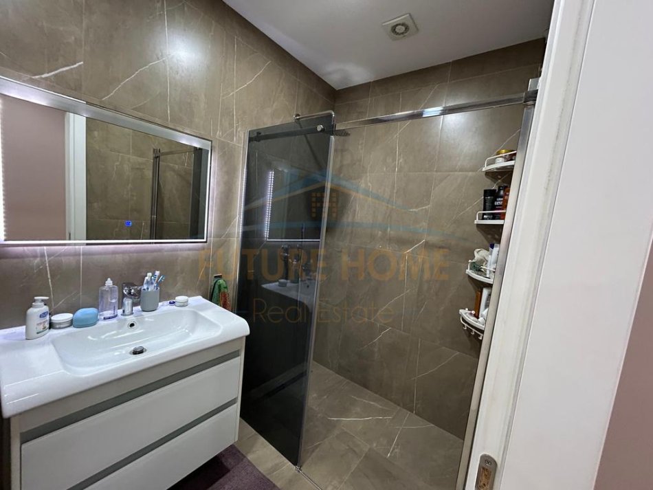 Durres, shitet apartament 2+1 Kati 4, 89 m² 180.000 € (Rruga e Portit, Durres)
