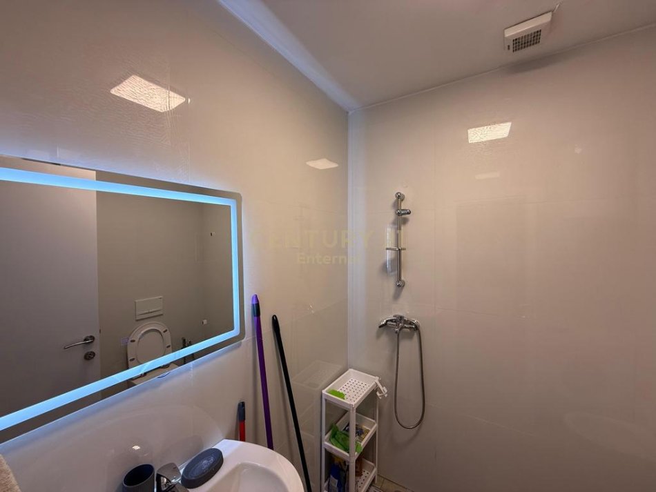 Tirane, jepet me qera apartament 1+1 , 60 m² 600 € (Kodra e Diellit)