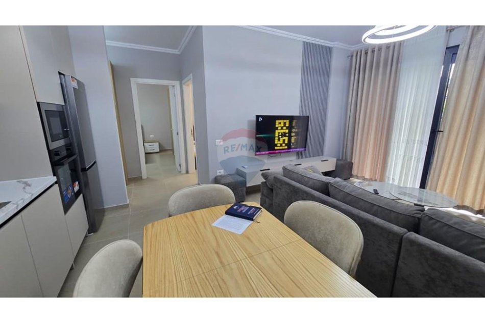 Tirane, jepet me qera 2+1 , 120 m² 1.200 €