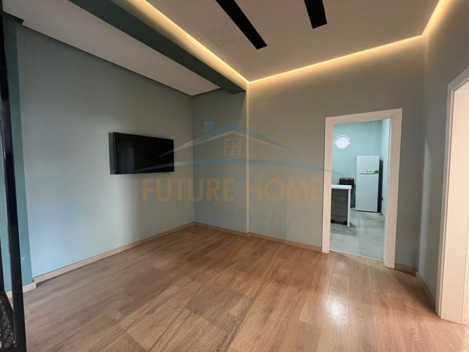 LIQENI THATE, AMBJENT BIZNESI ME 6 POSTE PARKIMI PER QERA, 1800 EURO