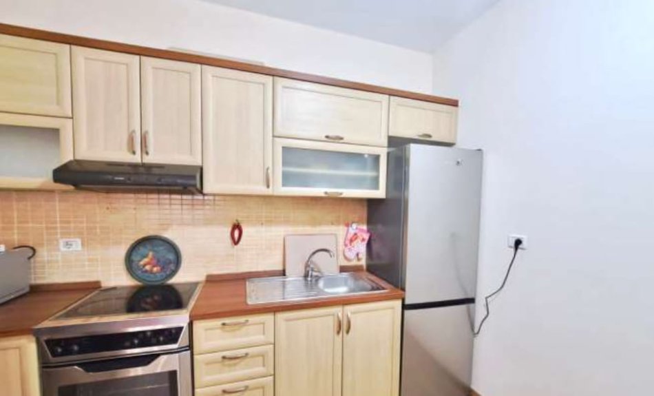 Tirane, jepet me qera apartament 2+1 Kati 6, 104 m² 700 € (Rruga e Kavajes)