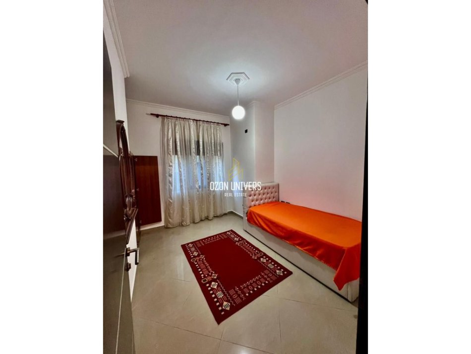 Tirane, jepet me qera apartament 2+1+Ballkon Kati 2, 110 m² 520 € (Selitë, Tiranë)
