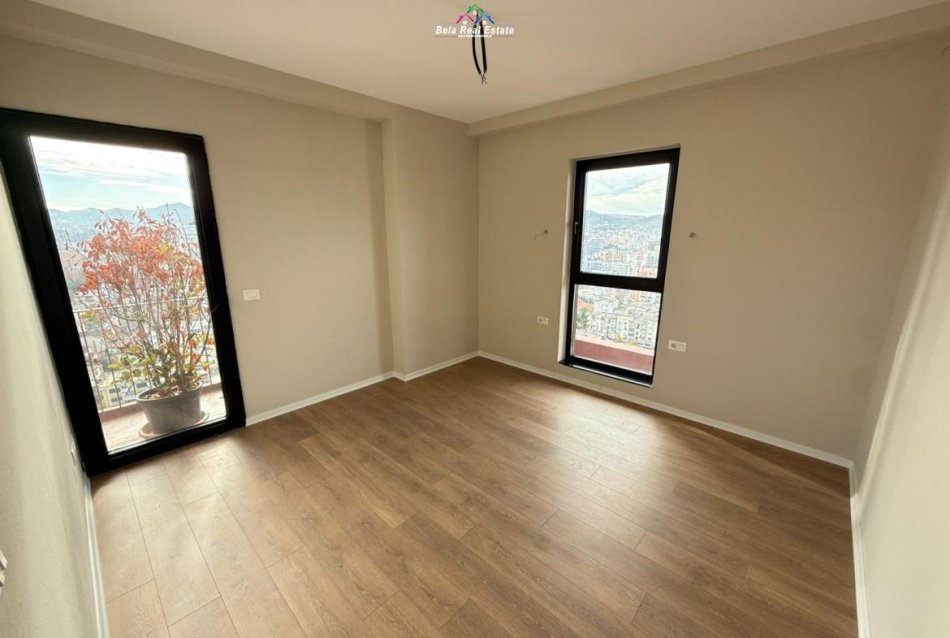 Tirane, jepet me qera zyre Kati 18, 160 m² 2.000 € (Rruga e Kavajes)