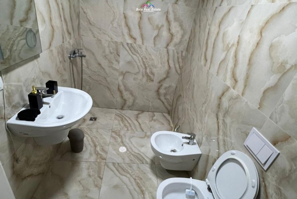 Tirane, jepet me qera apartament 2+1+Ballkon Kati 9, 110 m² 720 € (Rruga Don Bosko)