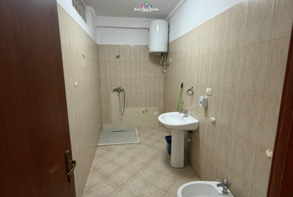 Tirane, shes apartament 1+1 Kati 3, 68 m² 91.000 € (Rruga Muhamet Deliu)