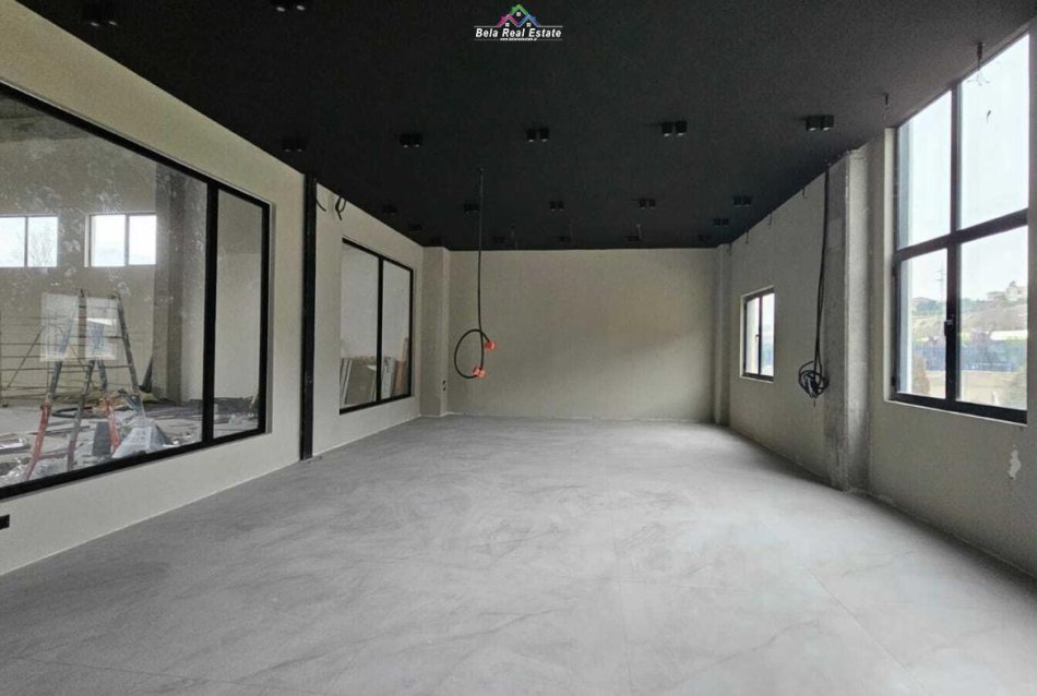 Tirane, jepet me qera magazine , 1.000 m² 6.000 € (Rruga e Vjeter e Elbasanit)