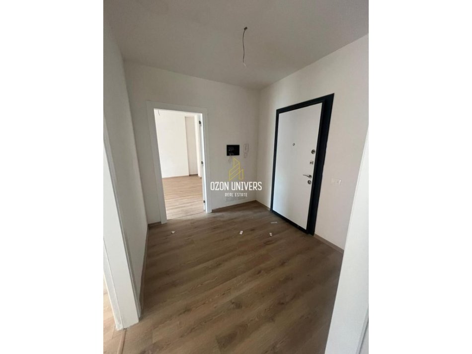 Tirane, jepet me qera ambjent biznesi Kati 6, 118 m² 670 € (Bulevardi i Ri)