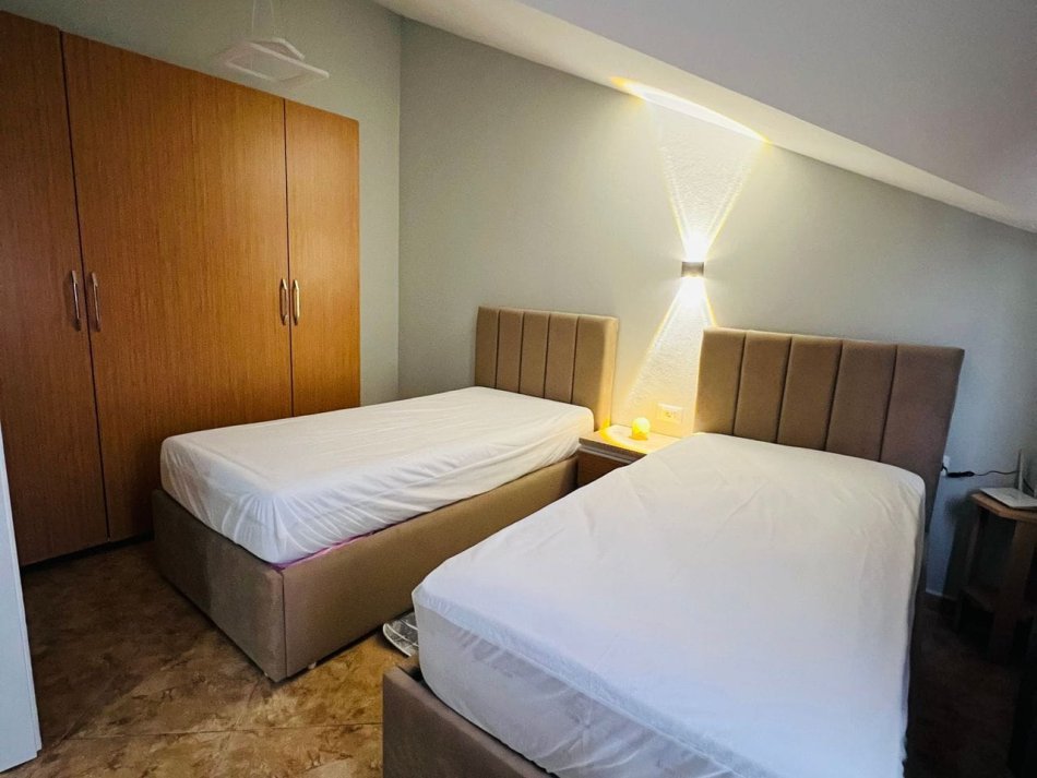 Tirane, jepet me qera apartament 2+1 Kati 4, 80 m² 777 € (Rruga Vace Zela)