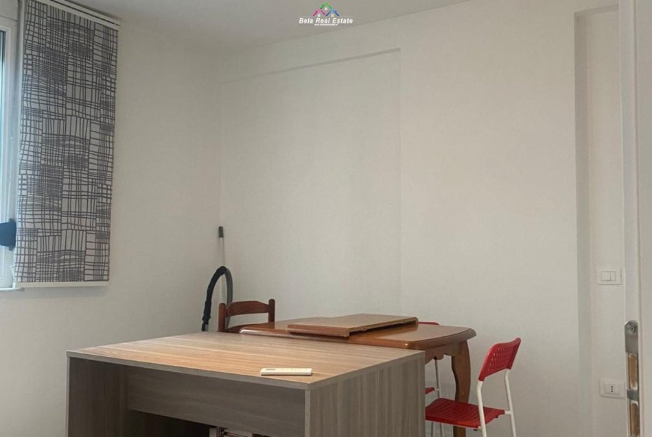 Tirane, jepet me qera apartament 1+1 Kati 4, 80 m² 600 € (Rruga Nikolla Jorga)