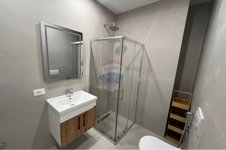 Tirane, shitet apartament 1+1+Ballkon Kati 8, 48 m² 109.000 € (Ish Tregu Elektrik)