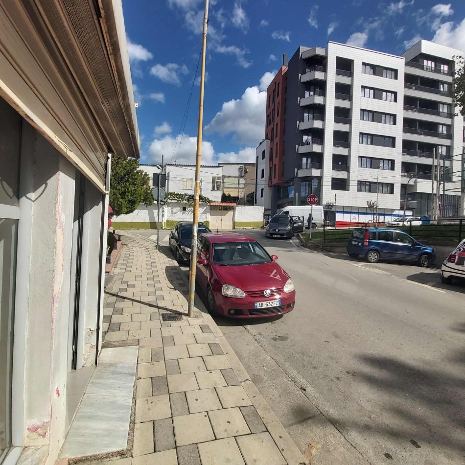 Tirane, shitet nga Pronari, pa-komision bar-kafe Kati 0, 140 m² 320.000 € (Rruga Ali Visha)