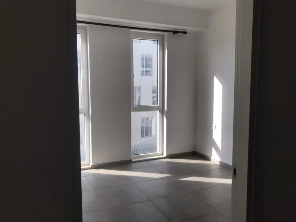 Tirane, jepet me qera apartament 1+1+Ballkon Kati 2, 65 m² 350 € (Rruga 5 maj)