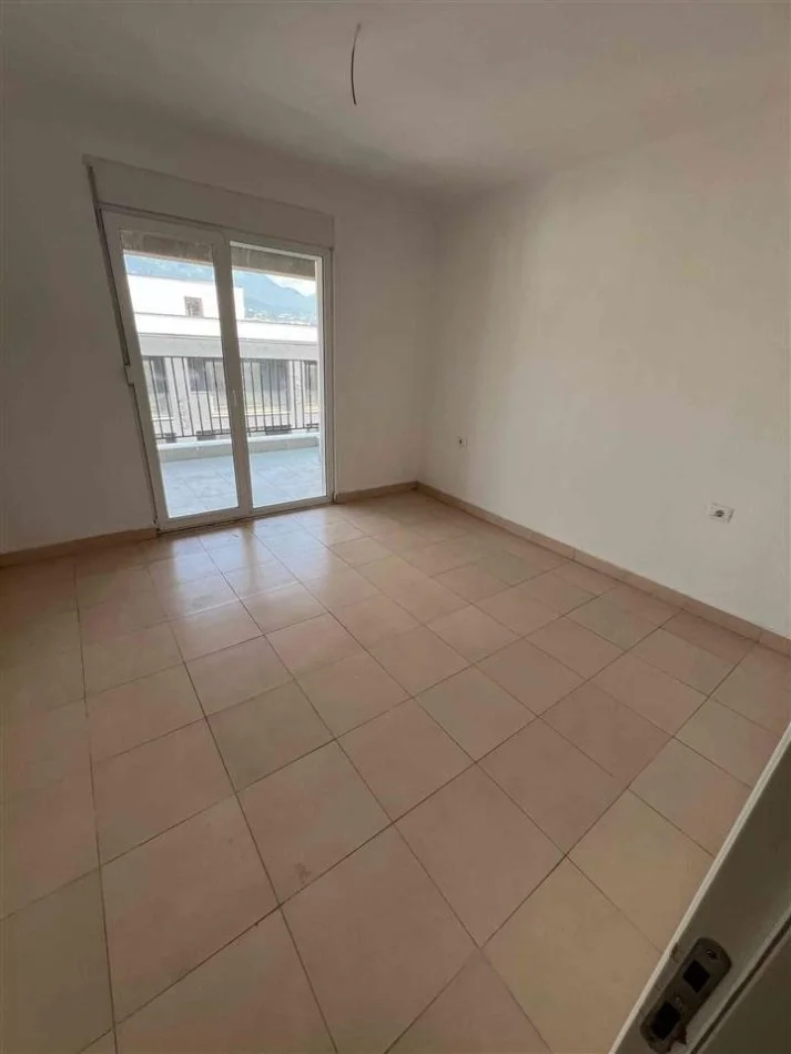Tirane, jepet me qera apartament 1+1 Kati 5, 75 m² 350 € (5 Maj)