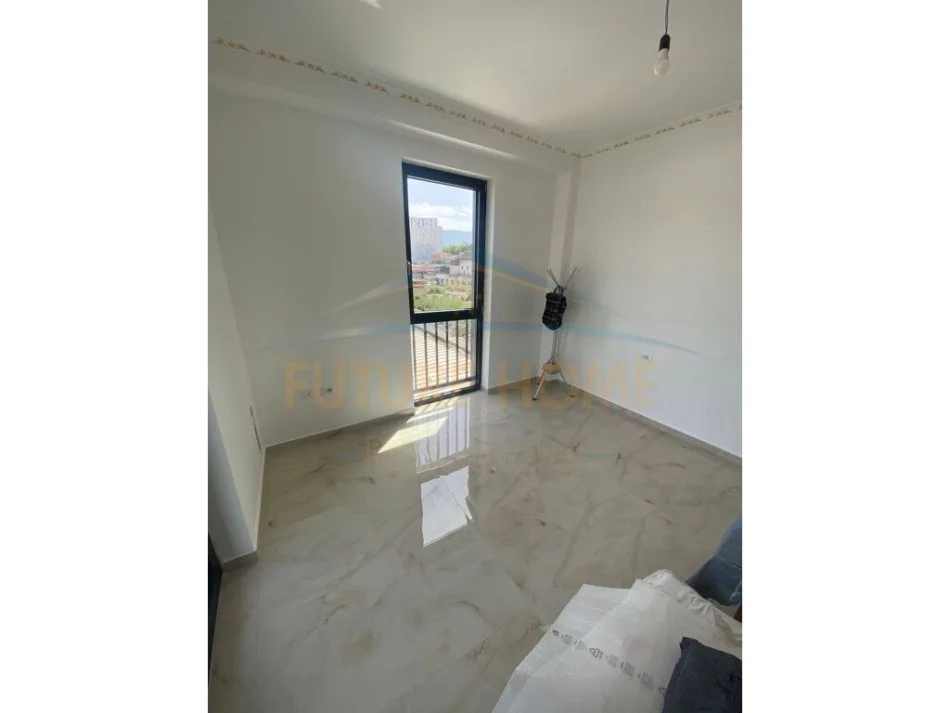 Tirane, jepet me qera apartament 2+1 Kati 1, 116 m² 800 € (Rruga 5 Maji)