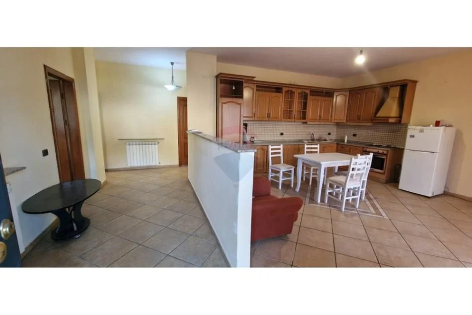 Tirane, jepet me qera apartament 2+1 , 120 m² 500 € (Rruga 5 maj)