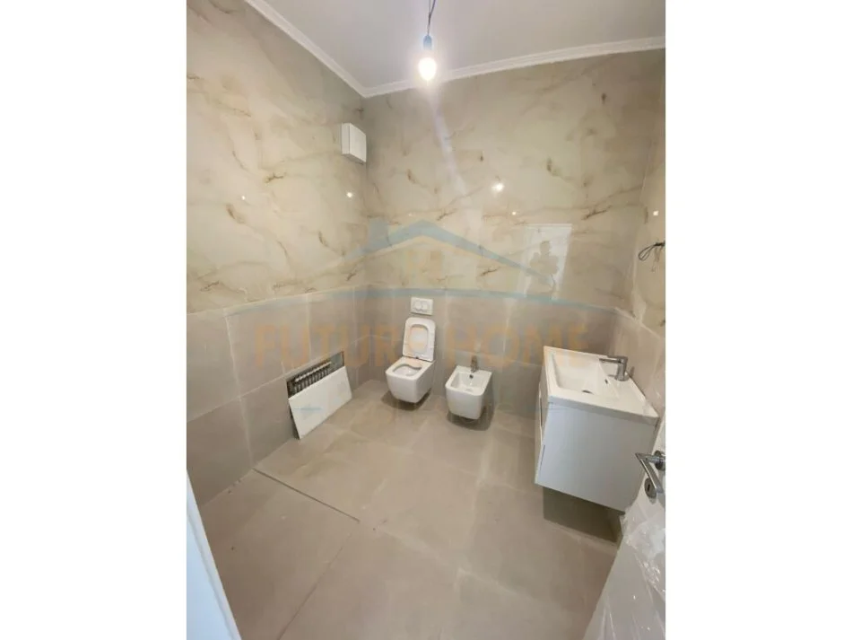 Tirane, jepet me qera apartament 2+1 Kati 1, 116 m² 800 € (Rruga 5 Maji)