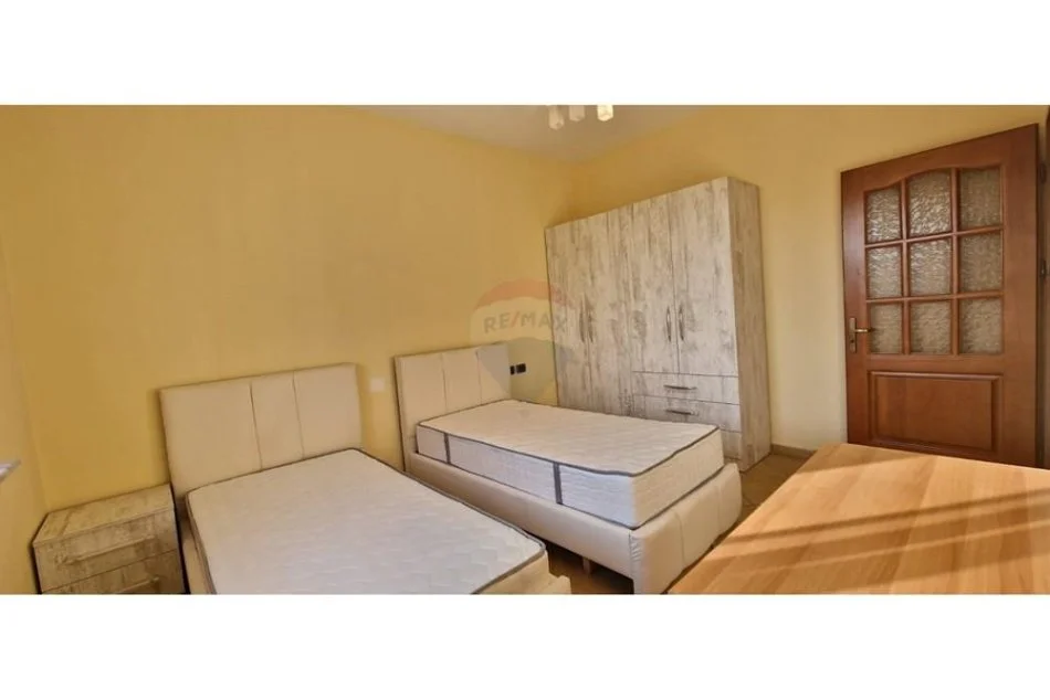 Tirane, jepet me qera apartament 2+1 , 120 m² 500 € (Rruga 5 maj)