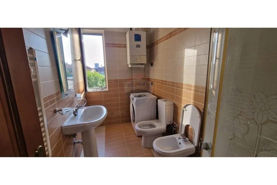 Tirane, jepet me qera apartament 2+1 , 120 m² 500 € (Rruga 5 maj)