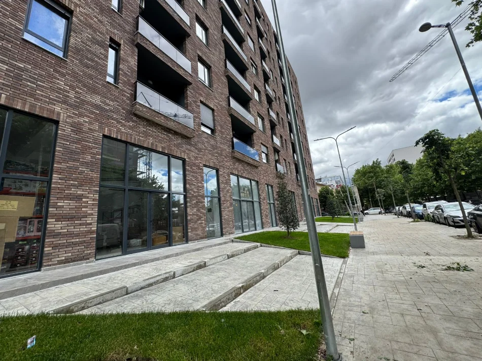 Tirane, jepet me qera apartament 2+1+Ballkon Kati 6, 108 m² 500 € (ne rrugen 5 Maji Tirane.)
