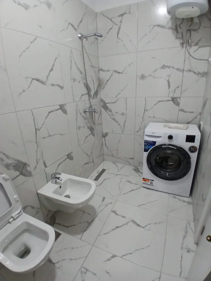 Tirane, jepet me qera apartament 2+1+Ballkon Kati 6, 108 m² 500 € (ne rrugen 5 Maji Tirane.)