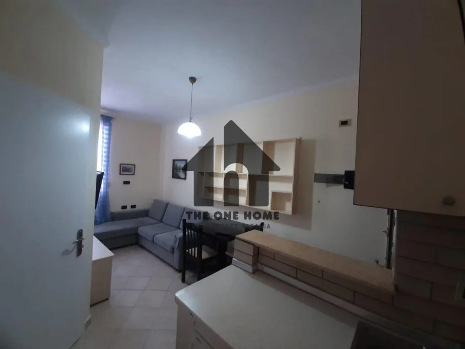 Tirane, jepet me qera apartament 1+1+Ballkon Kati 2, 70 m² 450 € (Rr 5- Maj)
