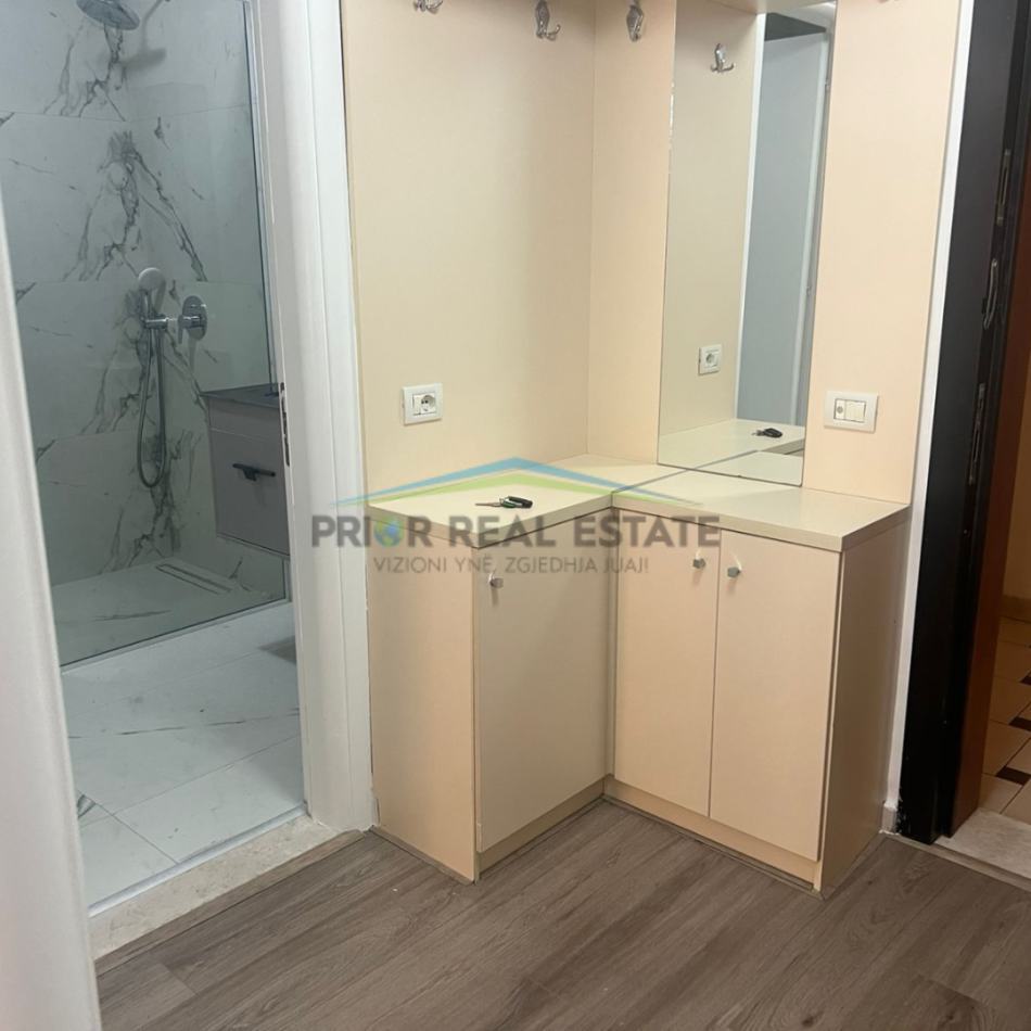 Tirane, jepet me qera apartament 1+1+Ballkon Kati 4, 66 m² 700 € (Kodra e Diellit)
