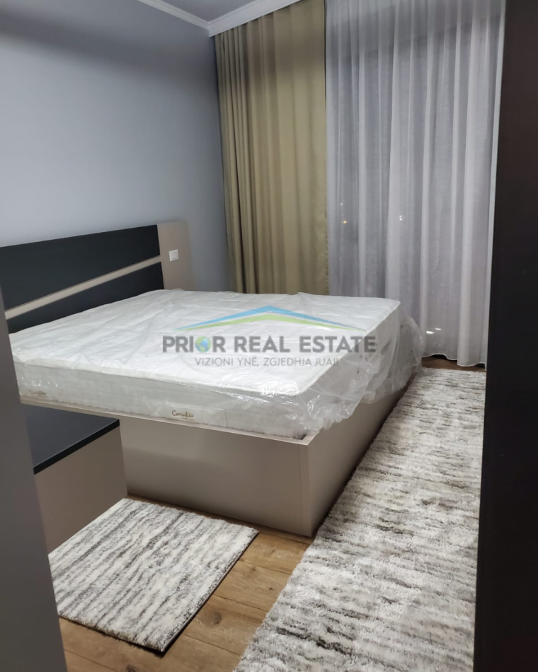 Tirane, jepet me qera apartament 2+1+Ballkon Kati 3, 1.500 € (Liqeni i Thate)