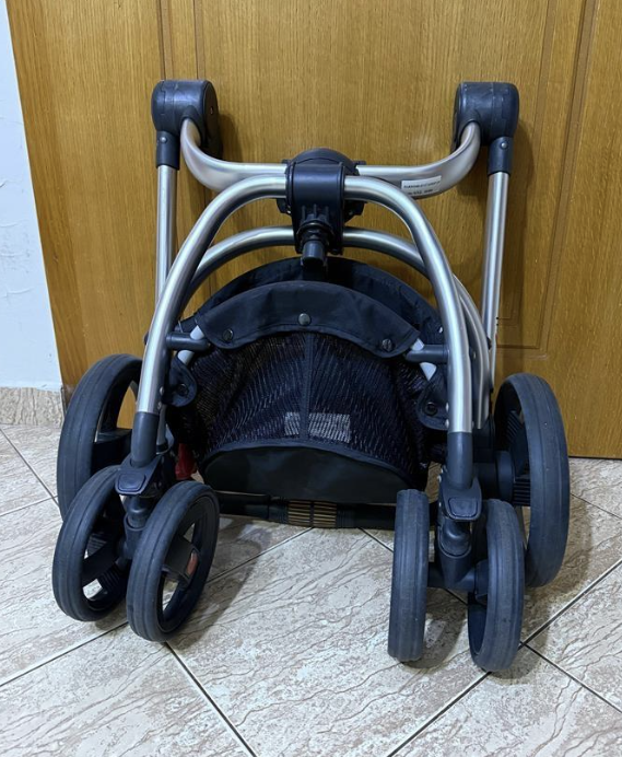 Tirane, shes karrocë për fëmijë 200 €