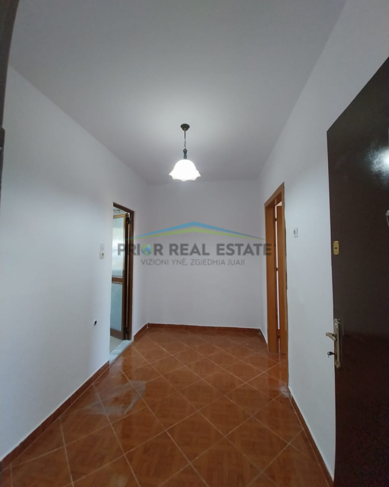 Tirane, shitet apartament 1+1+Ballkon Kati 4, 64 m² 68.000 € (Kombinat)