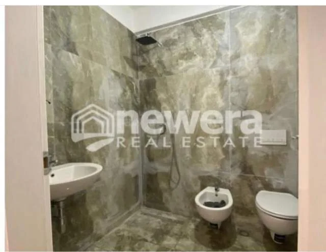 Tirane, jepet me qera apartament 1+1+BLK Kati 2, 65 m² 300 Euro (Komuna e parisit)